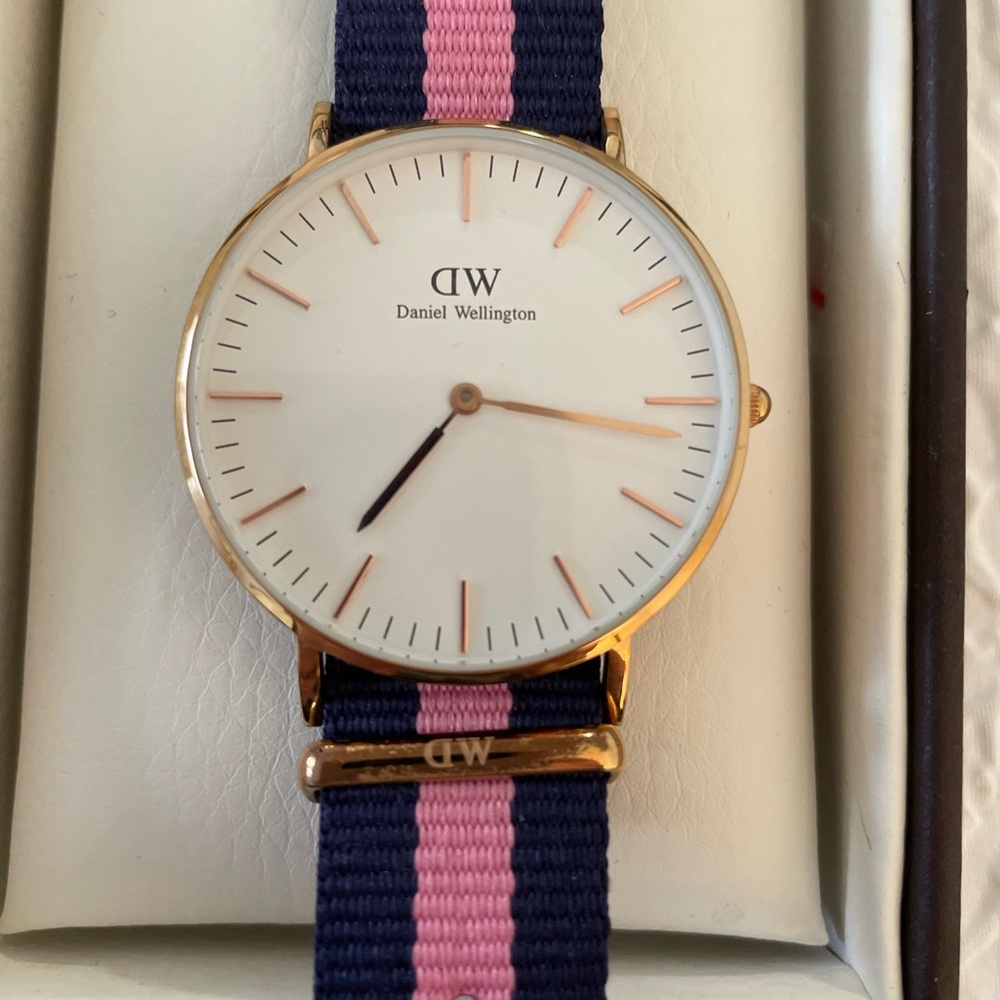 Daniel Wellington women’s Classic Winchester rose gold navy and pink wristband